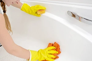 Чем отмыть ванну: 12 способов и обзор средств