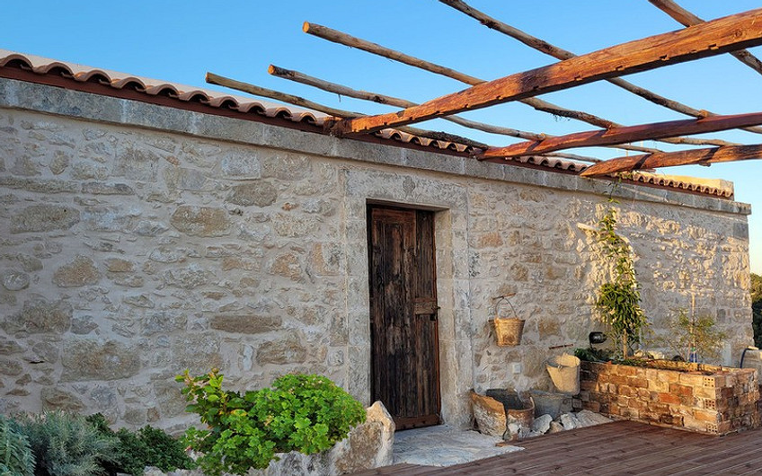 Дизайнеры преобразили 200-летний дом в греческой деревне-объекте Всемирного наследия