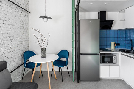 Как дизайнер увеличила площадь 20-метровых апартаментов в 1,5 раза и оформила визуально просторный интерьер