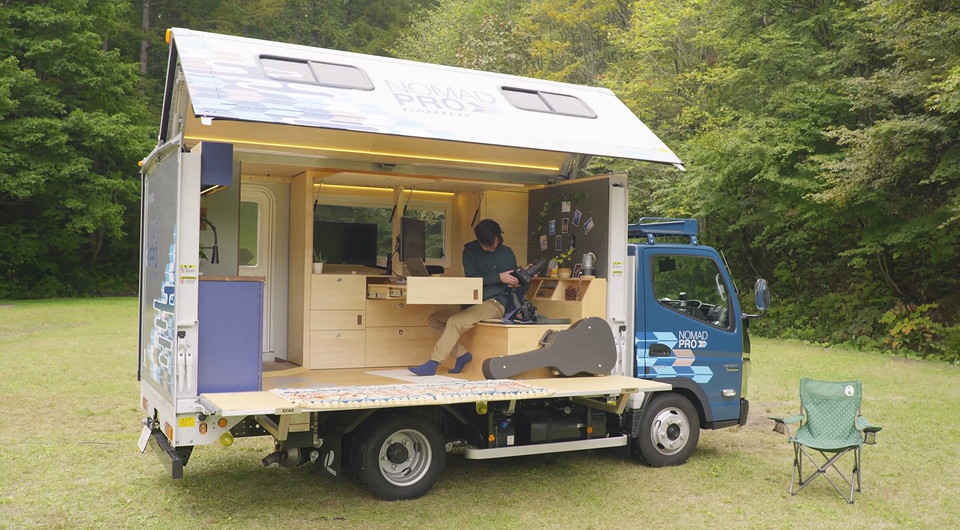Идеально для удаленной работы: Mitsubishi создала мини-дом на колесах из небольшого грузовика
