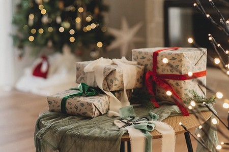 9 идей новогодних подарков для дома бабушкам и дедушкам