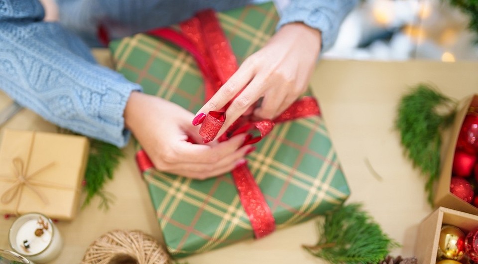 Омичей приглашают сделать подарки своими руками в мастерской Деда Мороза