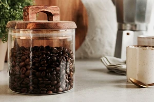 Хранение кофе дома: как и где хранить разные виды, сроки и правила