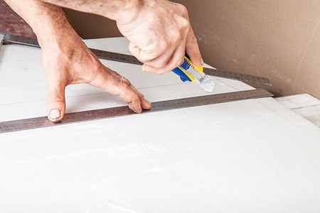 Как и чем резать гипсокартон: 4 инструмента, полезные инструкции для разных способов резки