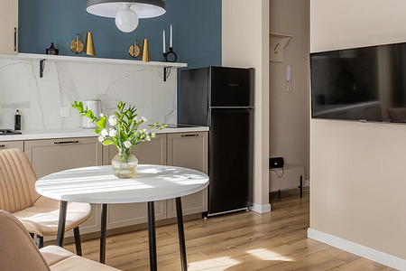 Кухня в квартире-студии: особенности, правила обустройства и 4 планировки с расстановкой мебели (101 фото)