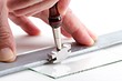 Как резать стекло стеклорезом: пошаговые инструкции для 3-х видов инструмента