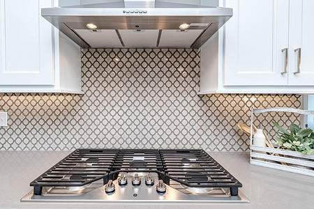 Высота вытяжки над плитой: нормы и рекомендуемые расстояния