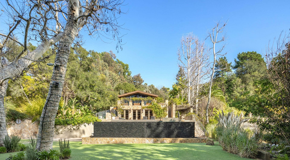 Актриса Дженнифер Лопес выставила на продажу свою виллу в Лос-Анджелесе