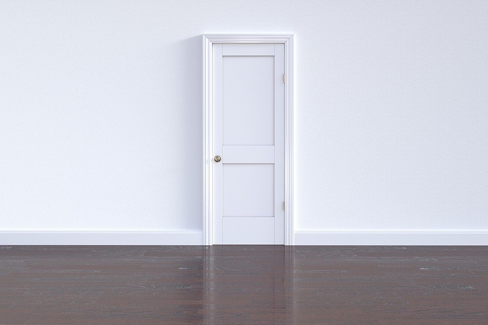 Как установить межкомнатную дверь без порога: инструкция из 8 шагов | ivd.ru1