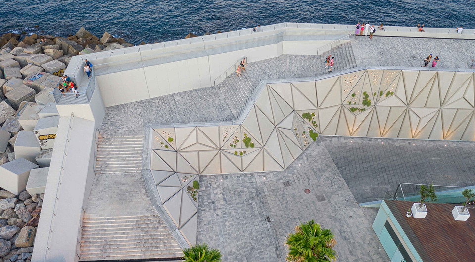 Новая достопримечательность: необычная архитектура набережной Барселоны Новая достопримечательность: необычная архитектура набережной Барселоны