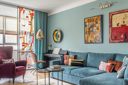 Двухкомнатная квартира в московской новостройке с ярким интерьером и тремя санузлами