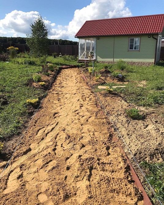 Дорожки из кирпича: как спланировать, способы укладки, пошаговая инструкция и 50 фото 