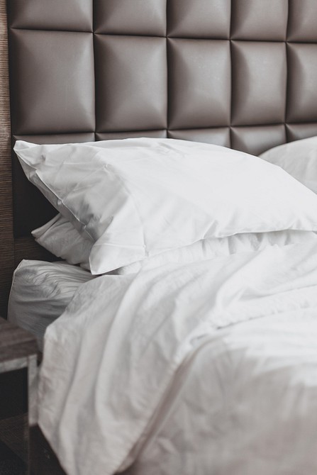 Как красиво заправить кровать: идеи, лайфхаки и 85 фото, которые вас вдохновят 