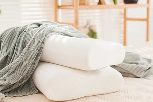 Как выбрать ортопедическую подушку: полезные советы и 10 лучших товаров для идеального сна