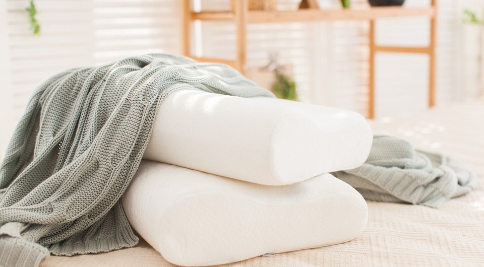 Как выбрать ортопедическую подушку: полезные советы и 10 лучших товаров для идеального сна 