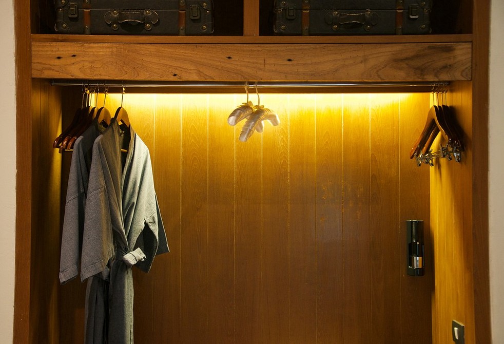 Планируем свет в гардеробной: какие светильники выбрать и где разместить (55 фото)