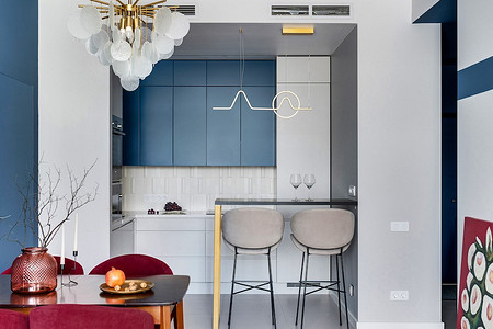 Яркая и функциональная квартира 72 кв. м в Москве для семьи с тремя дочками 