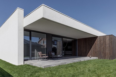 Чистый минимализм: загородный дом в Ростове-на-Дону для семьи с ребенком