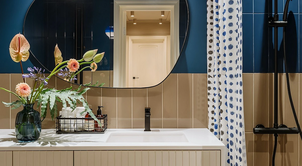 Сочетание плитки в ванной: как скомбинировать разные цвета и фактуры для гармоничного интерьера (97 фото)