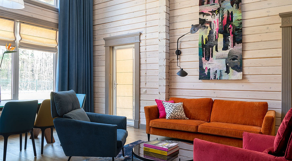 Как дизайнер оформила компактный домик 112 кв. м из бруса для семьи 