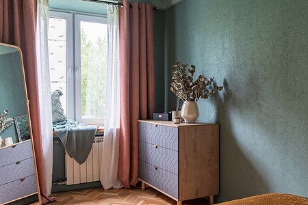 Спальня в хрущевке: 4 потрясающих примера от дизайнеров