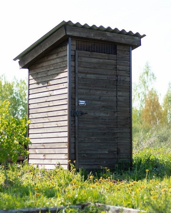 Чертежи дачного туалета с плоской крышей
