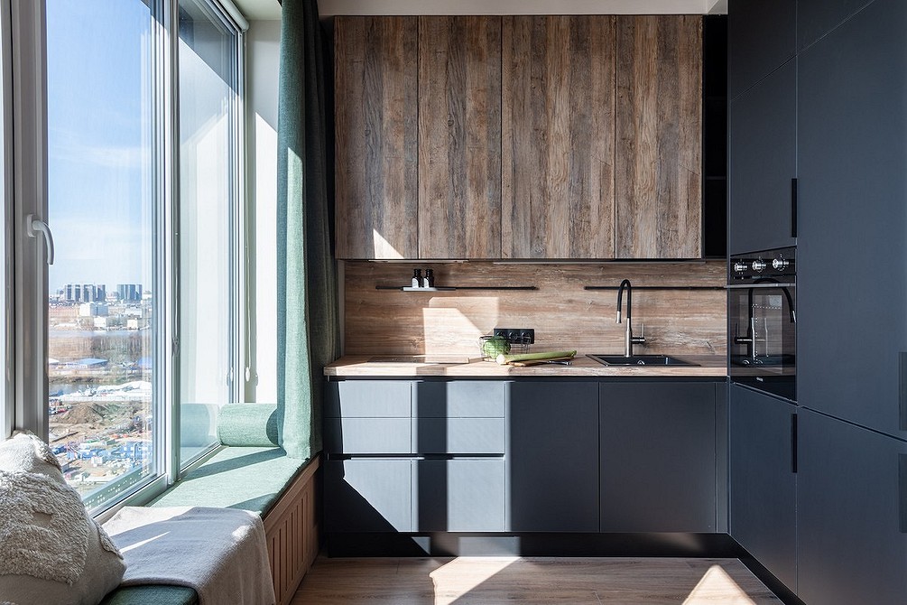 Спросили дизайнеров: 7 любимых способов оформить окно на кухне шторами