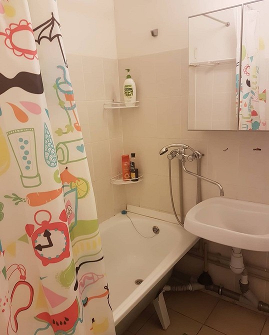 Невероятные до и после: 7 ванных комнат, где перекрасили плитку (и это выглядит круто)