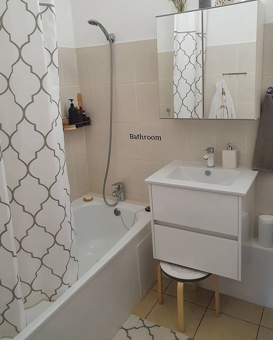 Невероятные до и после: 7 ванных комнат, где перекрасили плитку (и это выглядит круто)