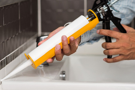 Герметик для ванной: когда он нужен, полезные советы и топ-10 лучших товаров