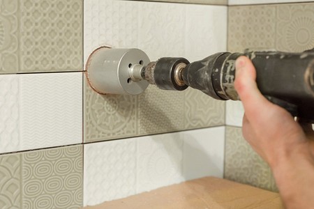 Как сверлить плитку без сколов: инструменты, способы, фото и видео