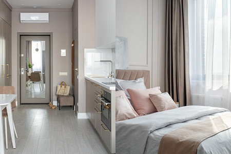 Однушка 30 кв. м с гардеробной и спальней! Крутые идеи: шкаф из кухонных модулей, напольное зеркало из дверной панели и другое