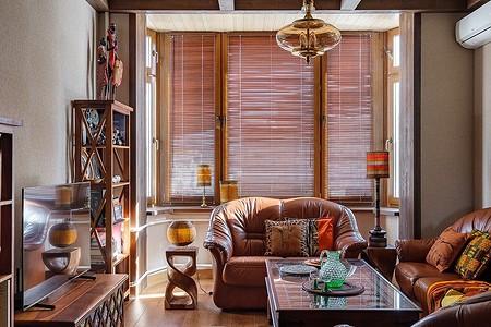 Коричневый диван в интерьере: как выбрать, где поставить и с чем сочетать, 100 фото