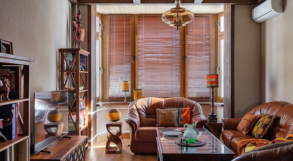 Коричневый диван в интерьере: как выбрать, где поставить и с чем сочетать, 100 фото