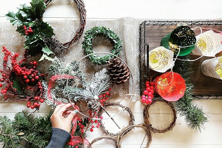 Новогодний венок своими руками: идеи, тренды-2025 и 7 пошаговых инструкций