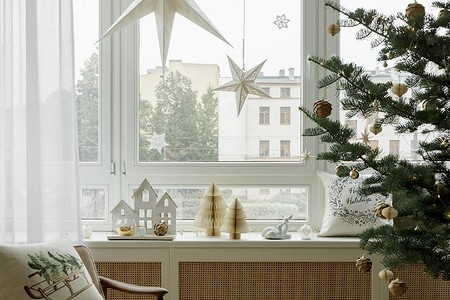 Как украсить дом или квартиру на Новый год-2025: 56 фото простых и красивых идей