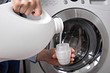 Куда заливать гель для стирки в стиральной машине: 2 варианта и правила использования средства