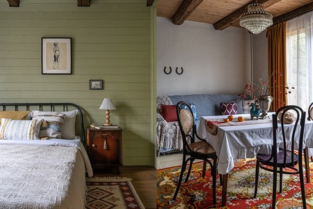 Вторая жизнь старого дома: как дизайнер превратила заброшенную дачу 50 кв. м в уютное жилье (фото до и после)