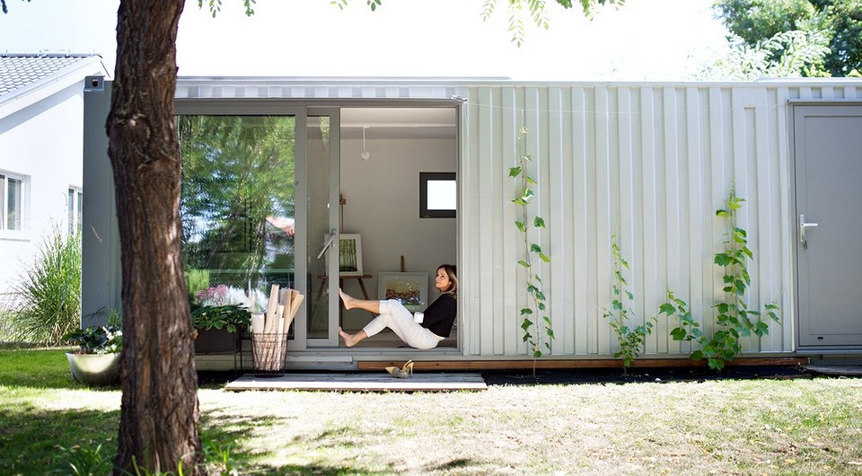 Дом из морских контейнеров: плюсы, минусы, этапы создания и 6 готовых проектов