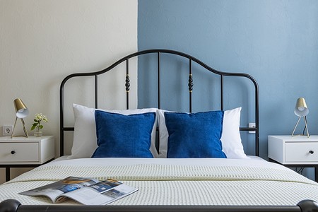 Покрасить обычные обои: можно ли как это сделать? Инструкция и советы