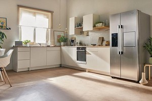 Как вписать большой холодильник в интерьер: 3 способа от дизайнера