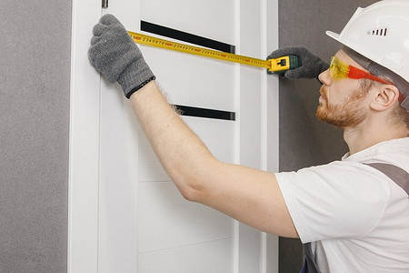 Как установить межкомнатную дверь своими руками: пошаговая инструкция и советы по выбору модели