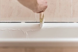 Как покрасить чугунную ванну: 3 вида краски, инструменты и пошаговая инструкция с фото