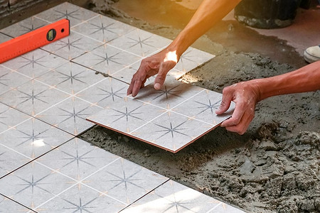 Как положить плитку на пол своими руками: пошаговая инструкция, фото и видео