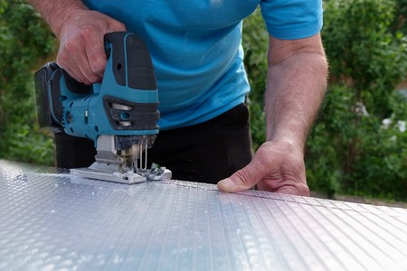 Чем резать поликарбонат: 7 инструментов и полезная инструкция