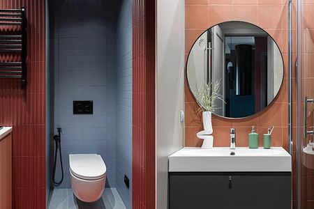 Так тоже можно: 7 маленьких ванных с яркой плиткой