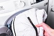 Как постирать куртку в машинке и не испортить ее: пошаговая инструкция и советы
