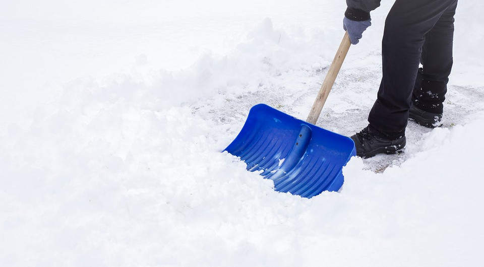 Как чистить снег правильно: 4 способа, нужные инструменты и полезные советы