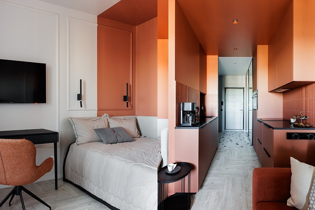 Такой студии вы еще не видели! Уместили все на 29 кв. м и создали яркий интерьер (фото до и после)