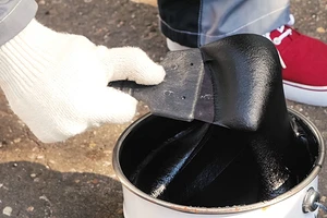 Чем отмыть битум: выбор средств и очистка с разных поверхностей